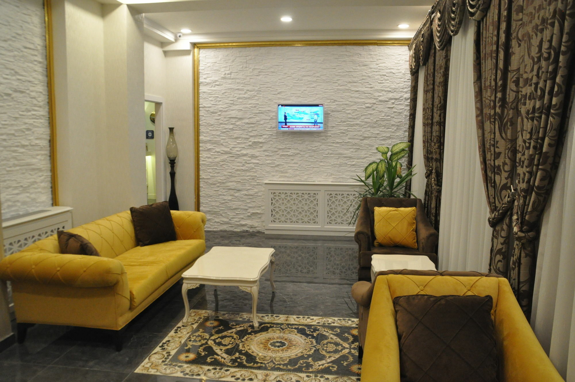 Grand Sera Hotel 3*